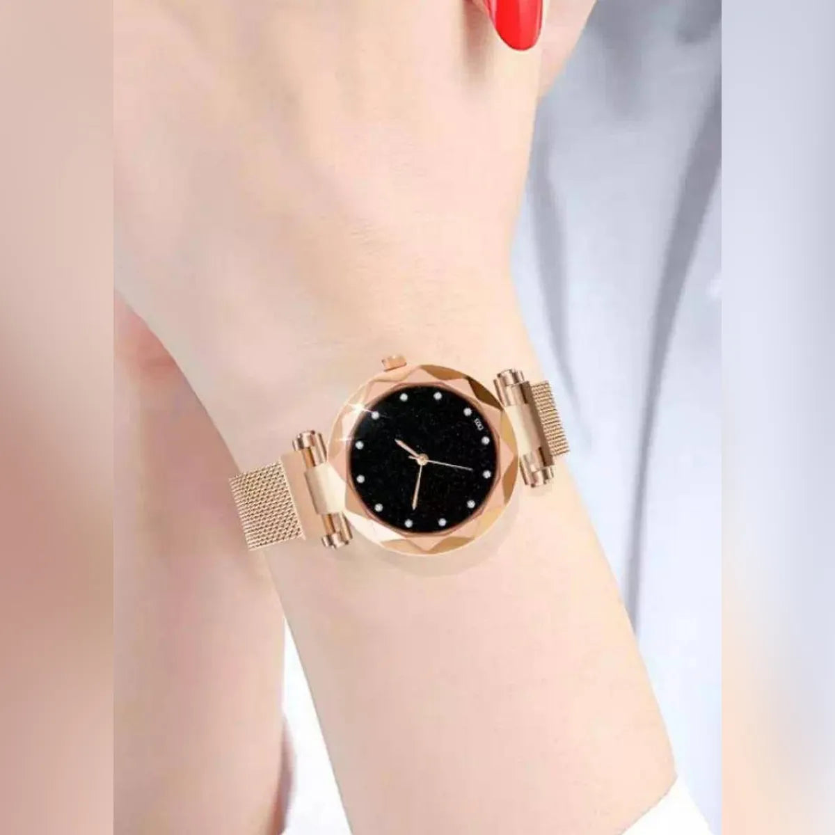 Mesh Golden Magnet Watch